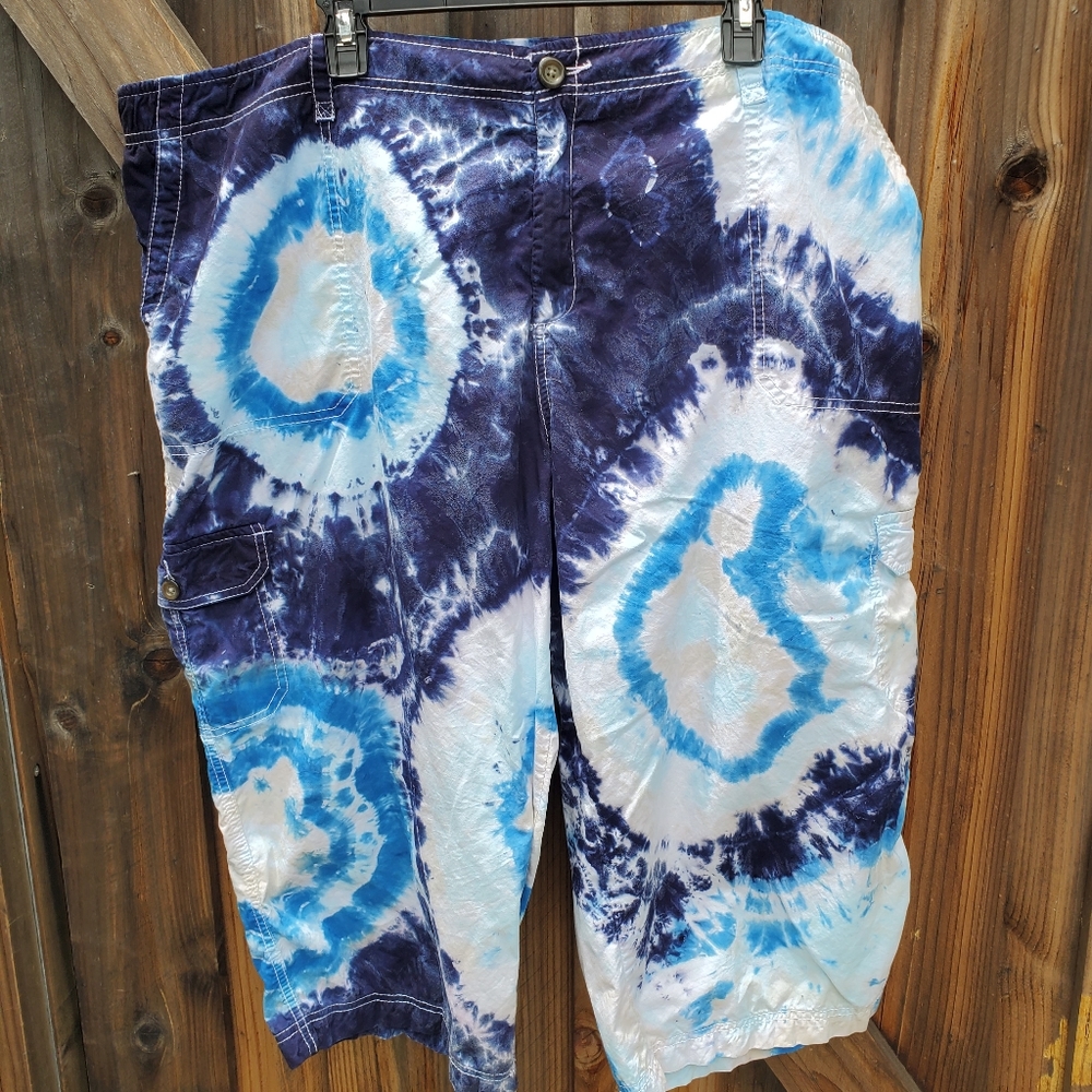 Handmade one-of-a-kind tie dye capris sz 24w